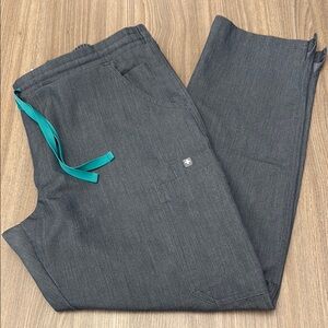 FIGS Yola Skinny Graphite Scrub Pants Bottoms Size Medium Petite MP